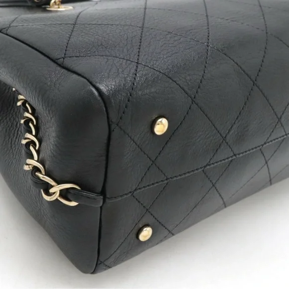 Chanel Black Soft Bullskin Quilted Leather Tote Bag - Picture 4 of 9